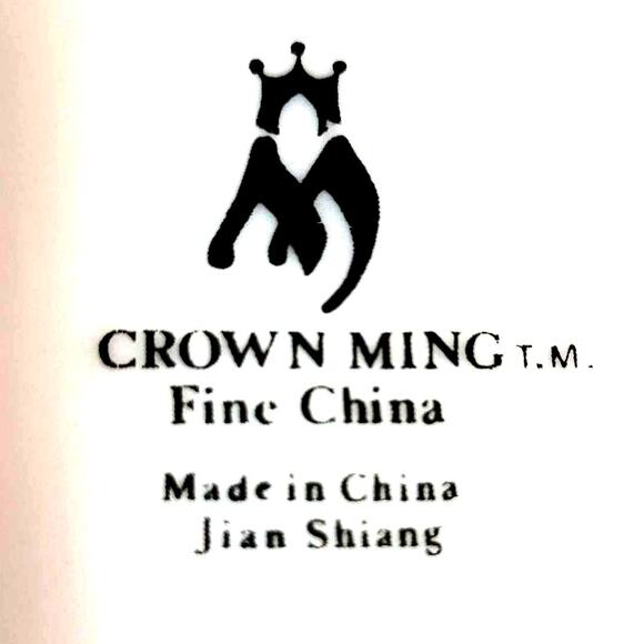 CROWN MING MISTLETOE CHINA Four 5 Piece Place Setting 2 sets available Christmas - Picture 12 of 13